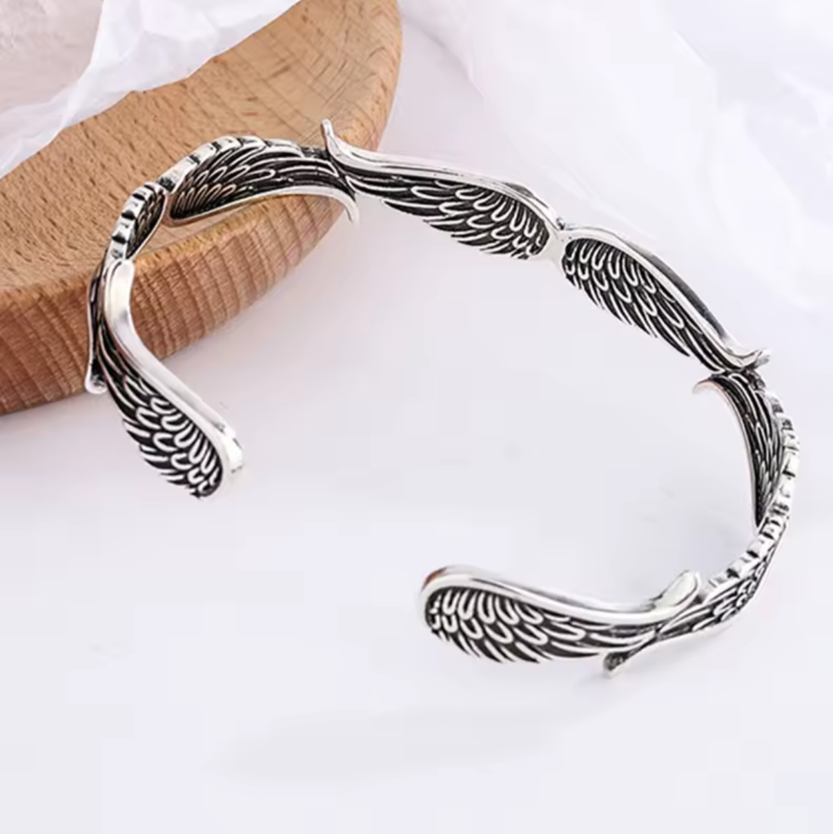 "Anielska Obecność" – Bransoletka z Skrzydłami Anioła