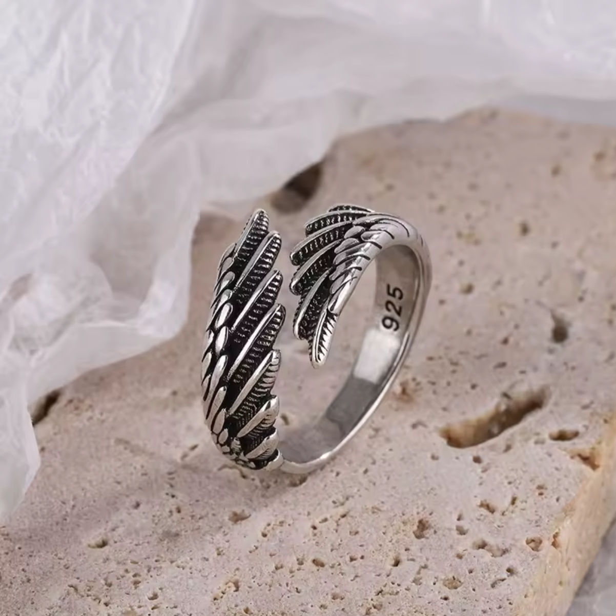 "Anielska Obecność" – Regulowany Pierścionek ze Skrzydłami Anioła w Srebrze 925