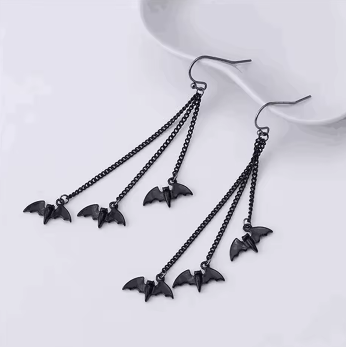 "Mroczny Lot" – Długie kolczyki z nietoperzami