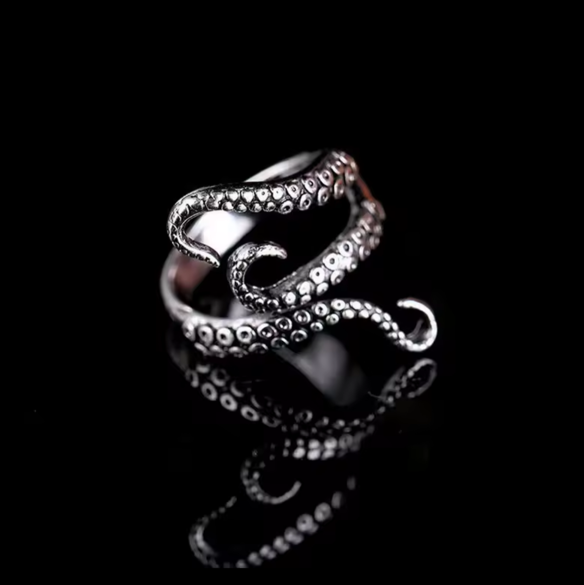 "Głębinowy Uścisk" – Regulowany Pierścionek z Mackami Ośmiornicy