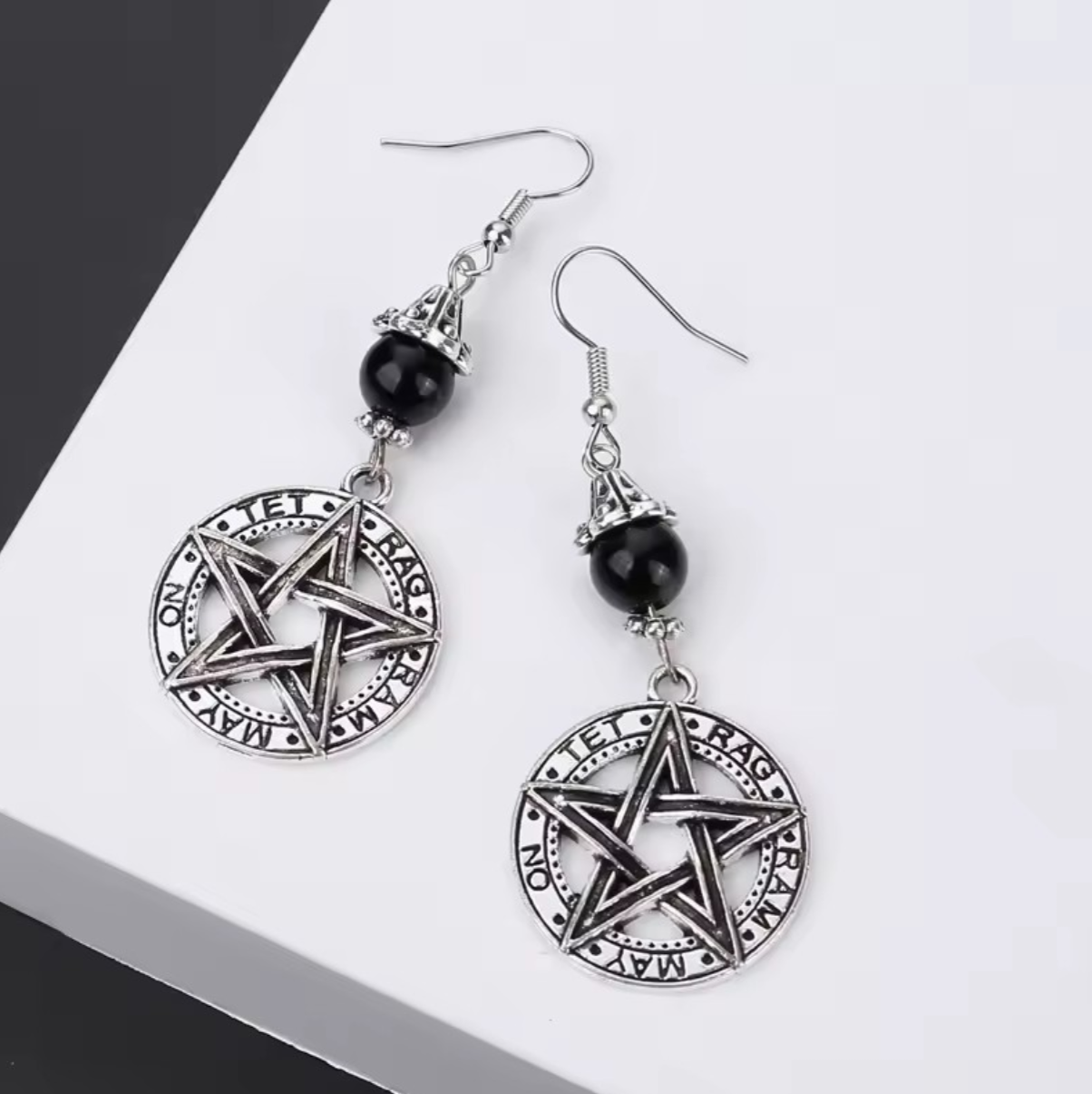 "Moc Pięcioramienia" – Długie Kolczyki z Pentagramem