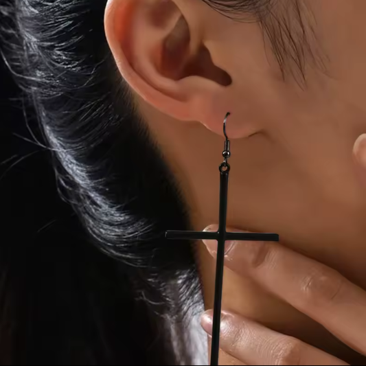 "Mroczna Wiara" – Kolczyki z Czarnymi Prostymi Krzyżami