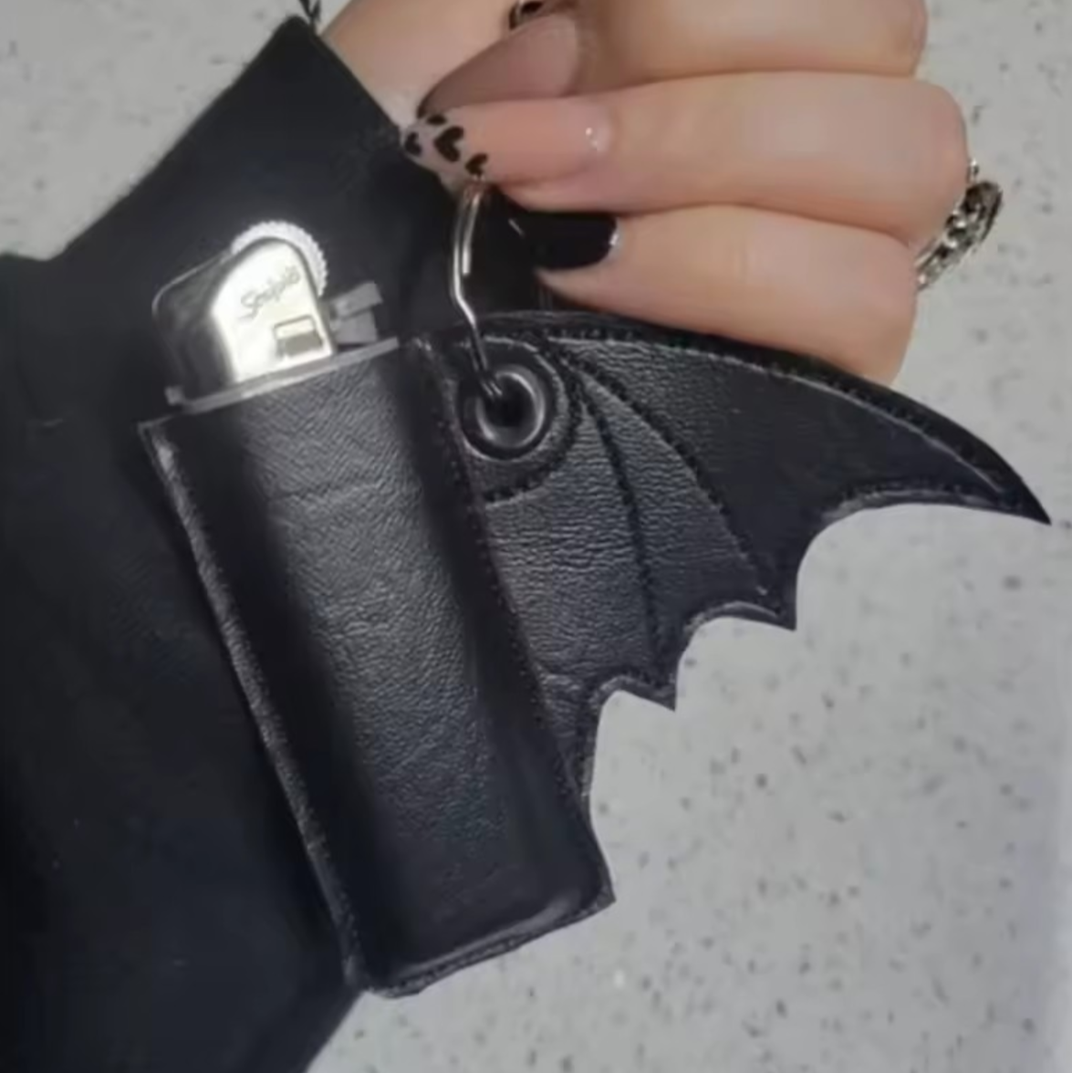 "Nocny Strażnik" – Case na Zapalniczkę w Kształcie Nietoperza