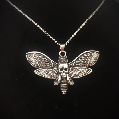 "Przemijanie" – Naszyjnik z Ćmą i Czaszką