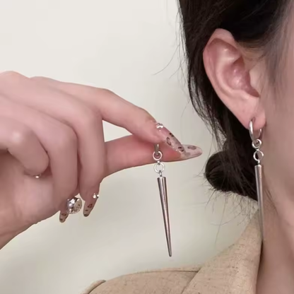 Punkowa Rebelia" – Długie kolczyki wiszące ćwiek