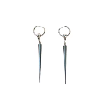 Punkowa Rebelia" – Długie kolczyki wiszące ćwiek